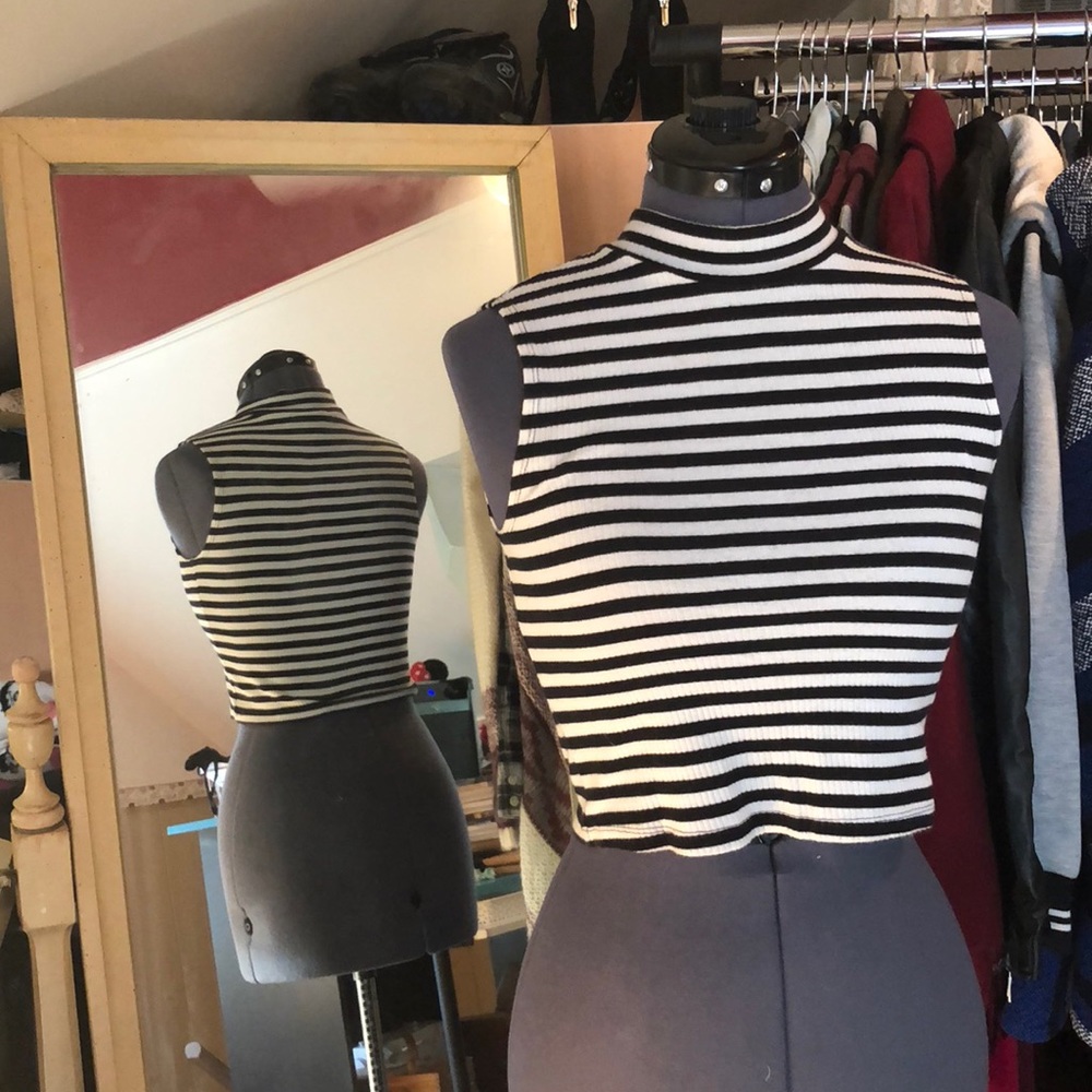 Black and white stripped crop top